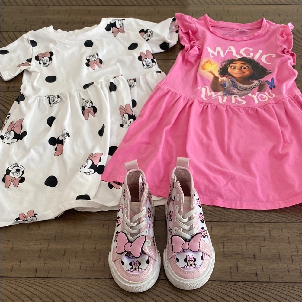 Disney set for toddler, 2 dresses and shoes. Perfect for a visit to Disney.